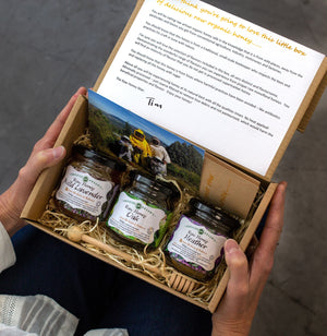 Biosphere Mountain Organic Honey Gift Set - Raw Wild Lavender, Oak Platinum award winner 2022/Active 20 & Heather - in 250g jars with honey dipper